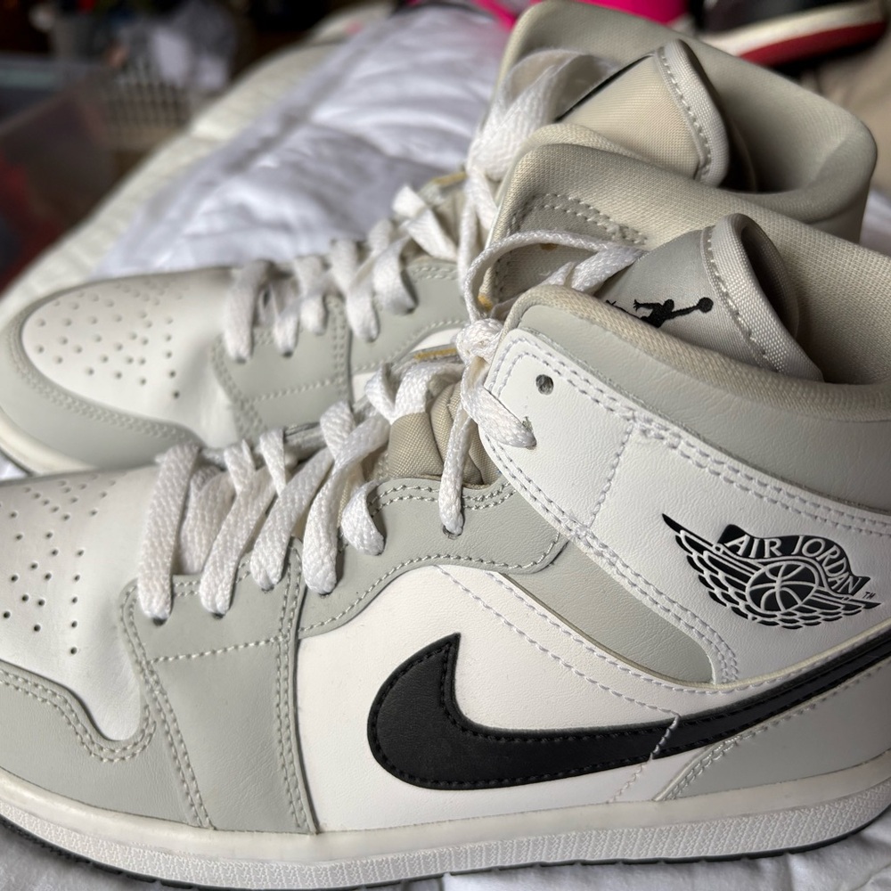 Nike Air Jordan High-Top Sneakers - Air Jordan 1 Mid "Light Smoke Grey".